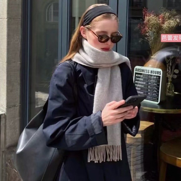 Loro Piana Womens 100% Cashmere Large "Unita" Scarf light grey - Picture 7 of 9